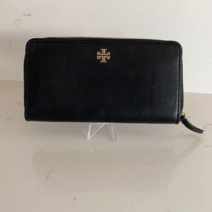 Tory Burch Zipper wallet